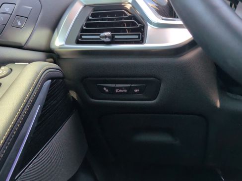 Used 2026 BMW X5 sDrive40i w/ M Sport Package RWD image 25