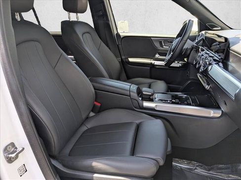 Used 2023 Mercedes-Benz GLB 250 image 23