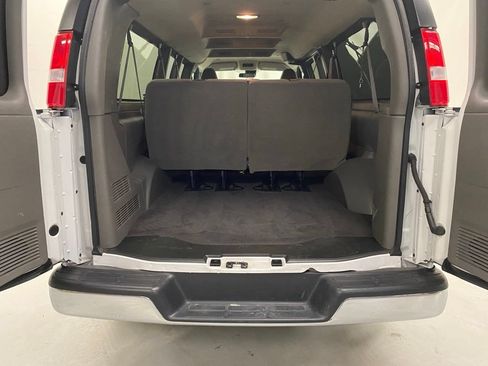 Used 2025 GMC Savana 3500 LT w/ LT Preferred Equipment Group RWD image 8