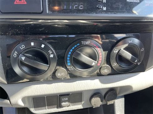 Used 2014 Toyota Tacoma 4x4 Access Cab image 18