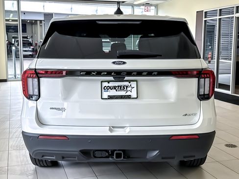 Used 2026 Ford Explorer Active AWD/4WD image 5