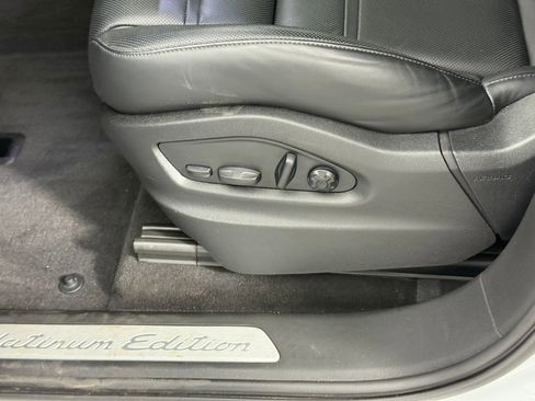 Certified 2023 Porsche Cayenne Platinum Edition image 15