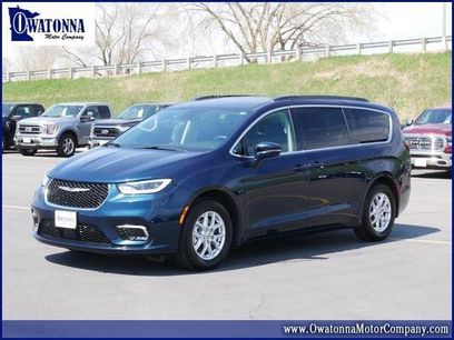Certified 2022 Chrysler Pacifica Touring-L w/ Uconnect Theater Family Group