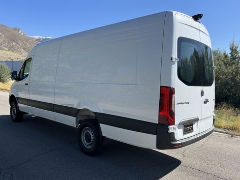 New 2025 Mercedes-Benz Sprinter 2500 image 10