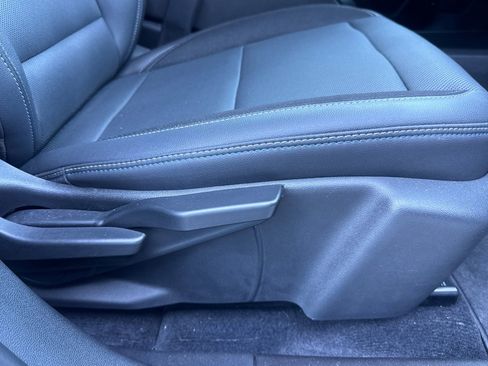 Used 2024 Chevrolet Equinox EV LT image 24