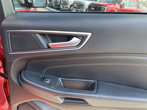 Used 2024 Ford Edge Titanium image 25