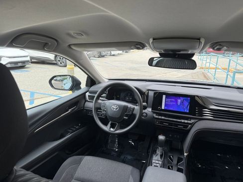 Used 2025 Toyota Camry LE image 33
