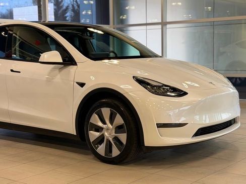 Used 2023 Tesla Model Y Long Range image 5