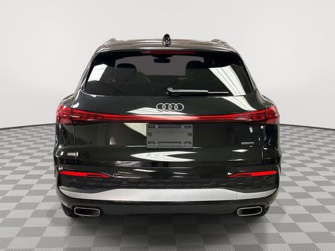 Used 2025 Audi Q5 Premium w/ Convenience Package image 3