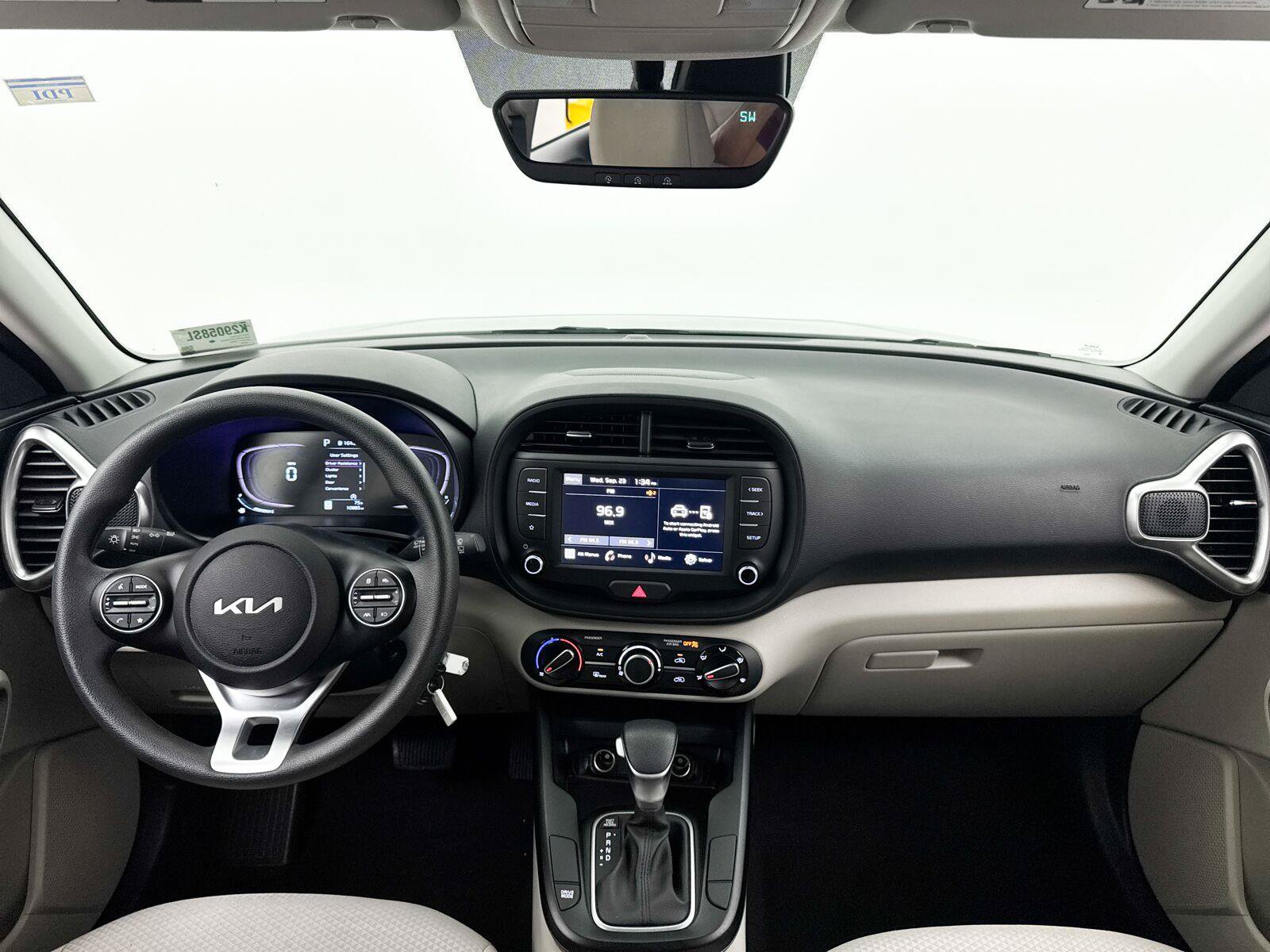 Used 2025 Kia Soul LX w/ LX Technology Package FWD image 19