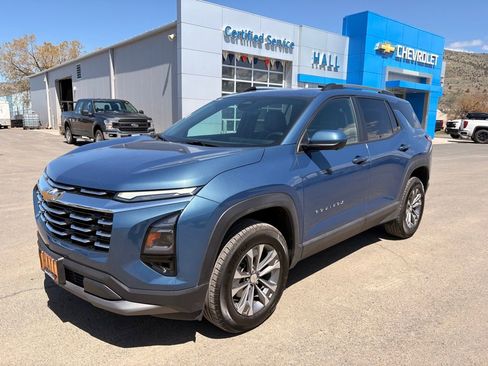 Used 2025 Chevrolet Equinox LT w/ Convenience Package II AWD/4WD image 1