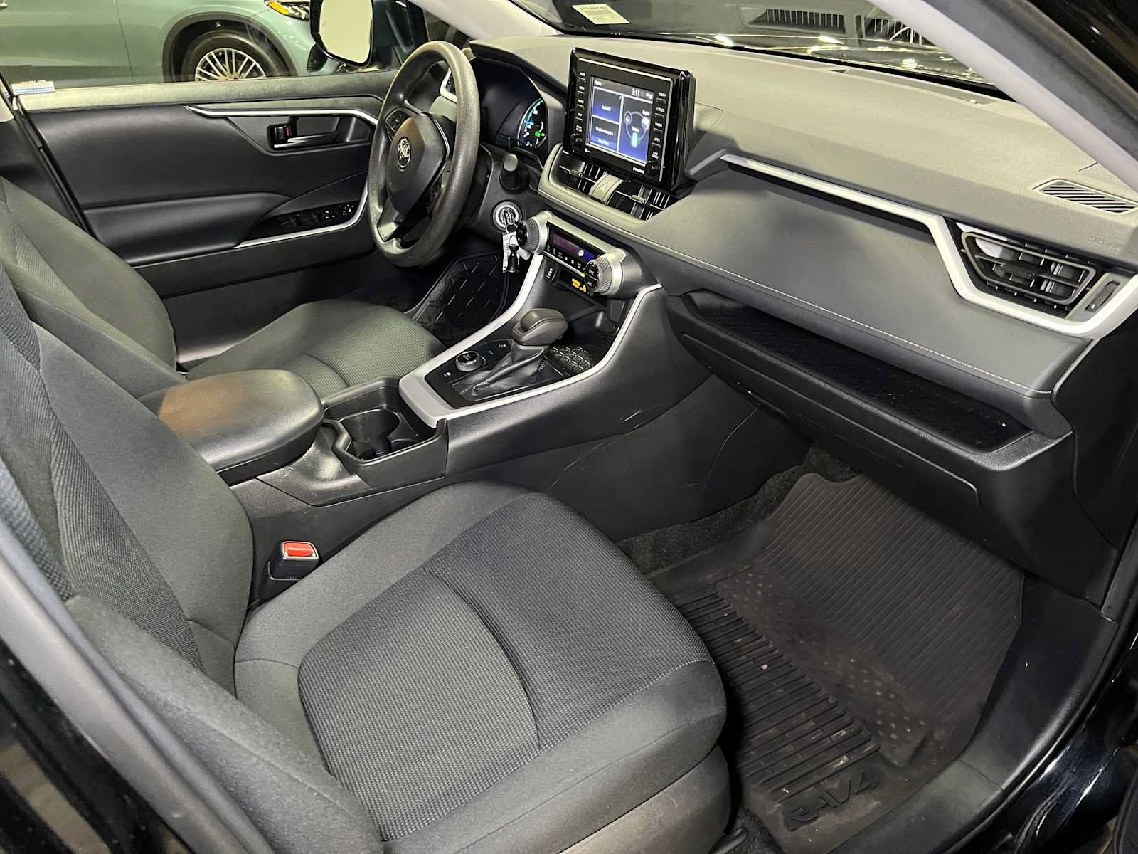 Used 2021 Toyota RAV4 LE AWD/4WD image 11