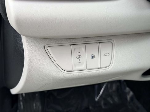 Used 2025 Genesis G70 2.5T AWD/4WD image 19