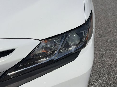 Used 2018 Toyota Camry SE w/ Moonroof Package FWD image 31