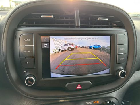 Used 2025 Kia Soul LX w/ LX Technology Package FWD image 22