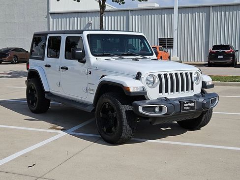 Used 2018 Jeep Wrangler Unlimited Sahara image 3