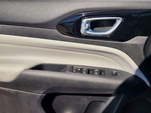 New 2026 Jeep Compass Limited image 16