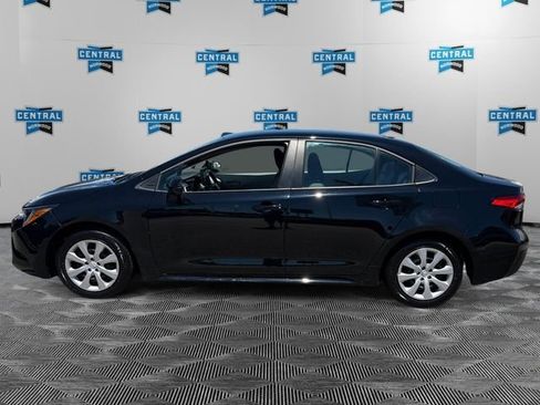 Used 2025 Toyota Corolla LE FWD image 2