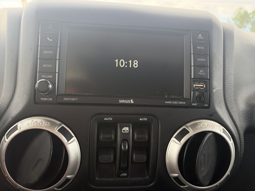 Used 2017 Jeep Wrangler Unlimited Sahara w/ Connectivity Group AWD/4WD image 20