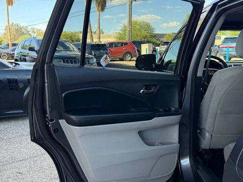 Used 2017 Honda Pilot EX image 40