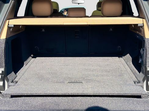 Used 2025 Land Rover Range Rover SE image 11