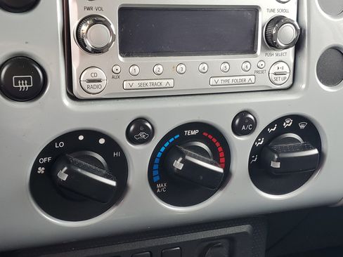 Used 2014 Toyota FJ Cruiser 4WD w/ Upgrade Package image 27