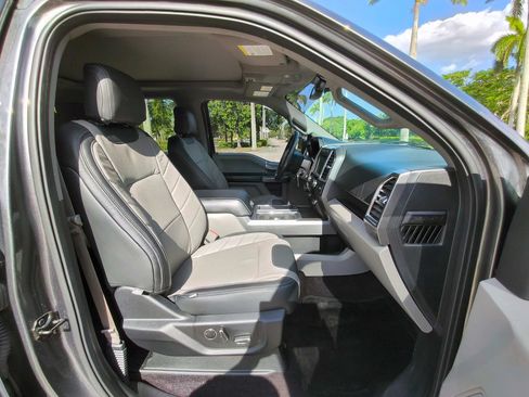 Used 2016 Ford F150 XLT w/ Equipment Group 302A Luxury AWD/4WD image 40
