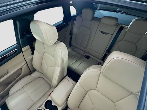 Used 2025 Porsche Macan image 14