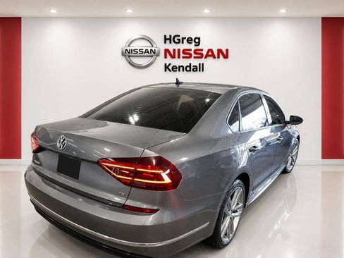 Used 2018 Volkswagen Passat 2.0T R-Line w/ R-Line Lighting Package FWD image 2