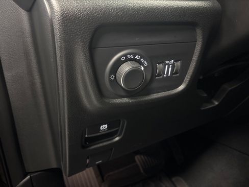 Used 2025 Jeep Grand Cherokee L Altitude image 13