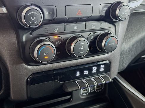 Used 2022 RAM 1500 Big Horn AWD/4WD image 23