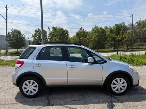 Used 2010 Suzuki SX4 AWD Hatchback image 2