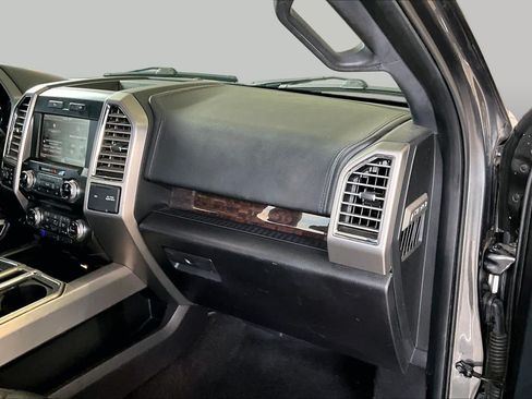Used 2015 Ford F150 Platinum w/ Equipment Group 701A Luxury AWD/4WD image 18