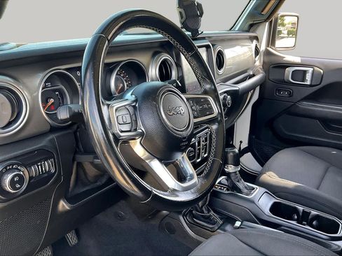 Used 2020 Jeep Gladiator Overland AWD/4WD image 17