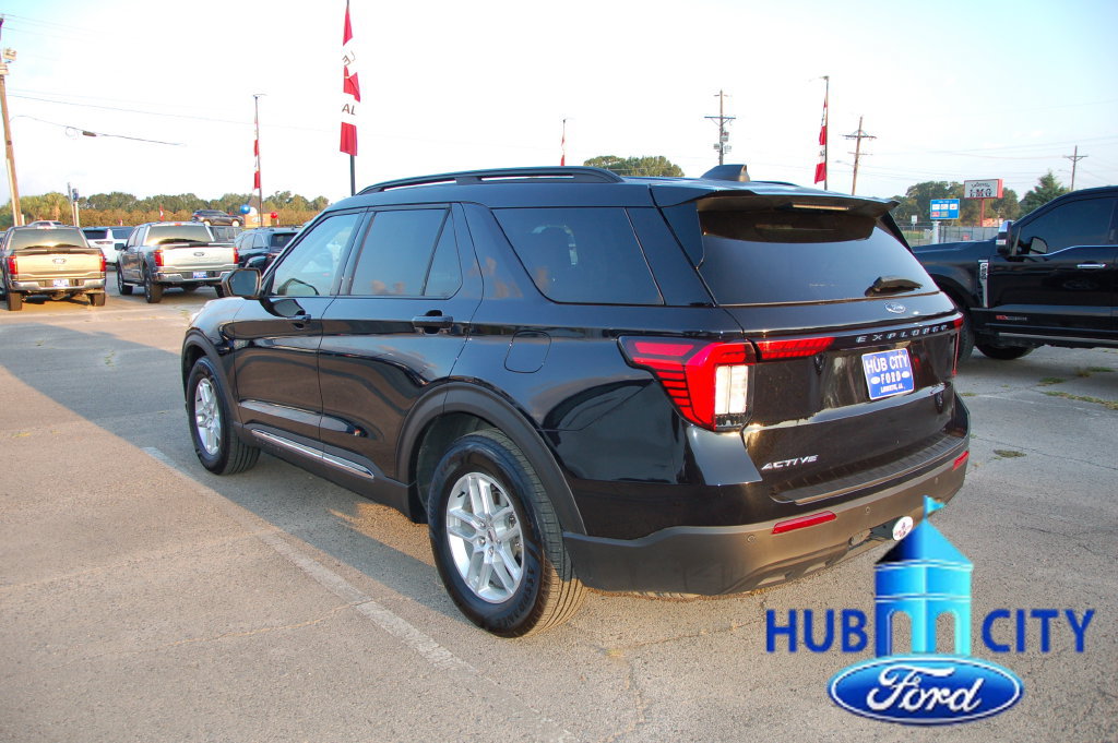 Used 2025 Ford Explorer Active RWD image 3