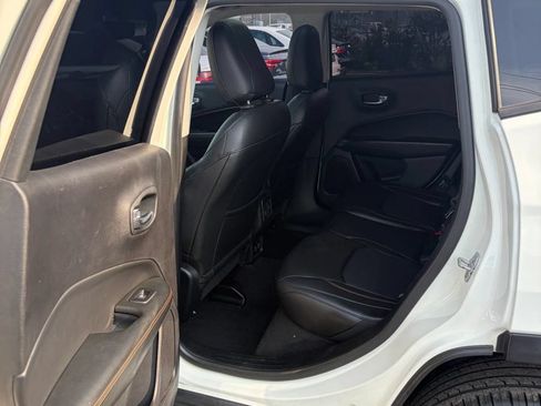 Used 2018 Jeep Compass Limited w/ Navigation Group AWD/4WD image 10