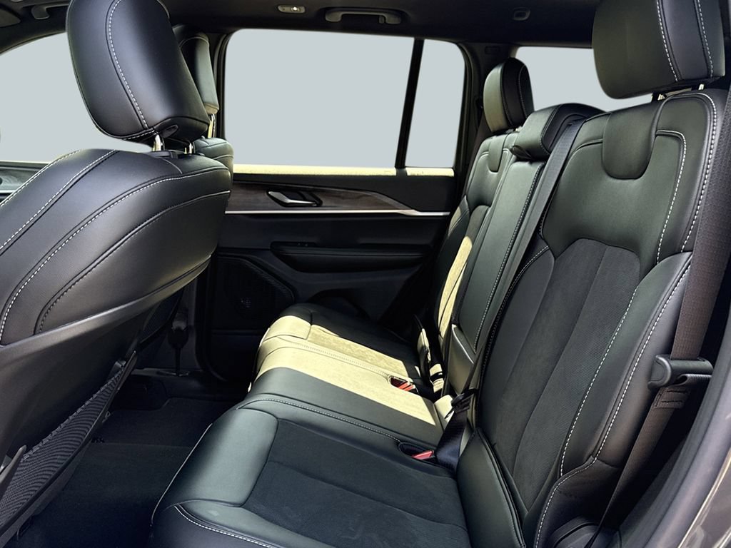 New 2026 Jeep Grand Cherokee Altitude RWD image 27