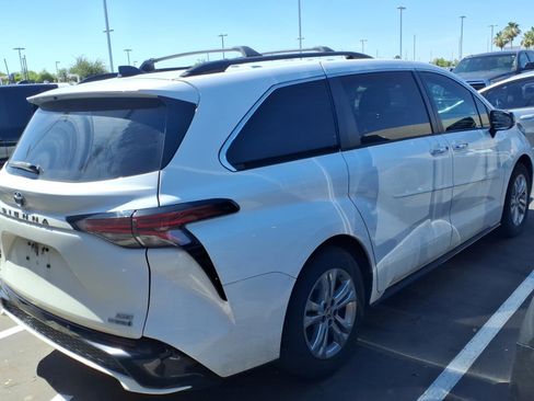 Used 2022 Toyota Sienna XSE w/ XSE Plus Package AWD/4WD image 3