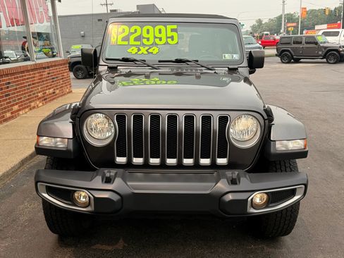 Used 2018 Jeep Wrangler Unlimited Sahara AWD/4WD image 7