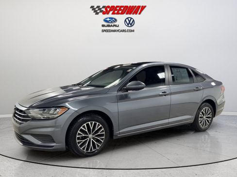 Used 2019 Volkswagen Jetta SE w/ Cold Weather Package FWD image 11