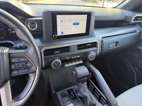 Used 2025 Toyota 4Runner SR5 AWD/4WD image 13