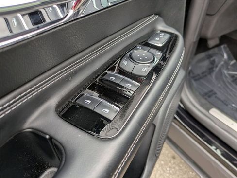 Certified 2025 Lincoln Corsair AWD w/ Equipment Group 101A image 16