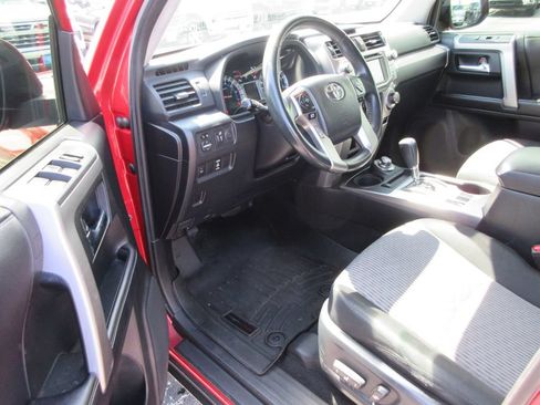 Used 2018 Toyota 4Runner SR5 AWD/4WD image 12