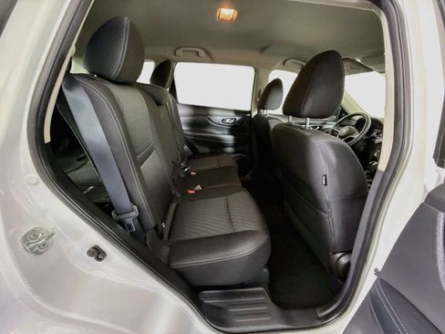Used 2020 Nissan Rogue SV FWD image 27