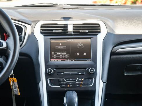 Used 2016 Ford Fusion SE FWD image 13