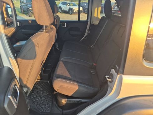 Used 2023 Jeep Wrangler Unlimited Rubicon 4xe AWD/4WD image 14