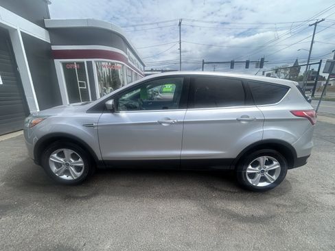 Used 2016 Ford Escape SE w/ SE Cold Weather Package AWD/4WD image 4