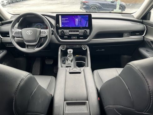 Used 2025 Toyota Grand Highlander FWD image 19