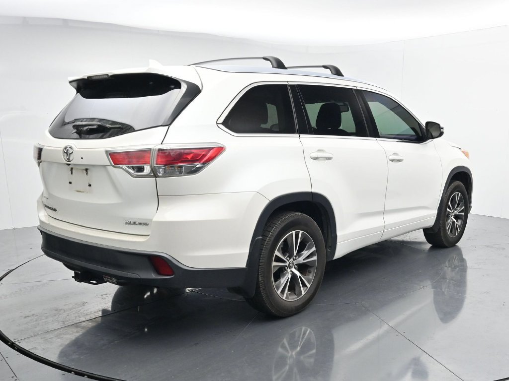 Used 2016 Toyota Highlander XLE AWD/4WD image 7