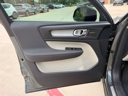 Certified 2026 Volvo XC40 B5 Plus w/ Climate Package AWD/4WD image 23